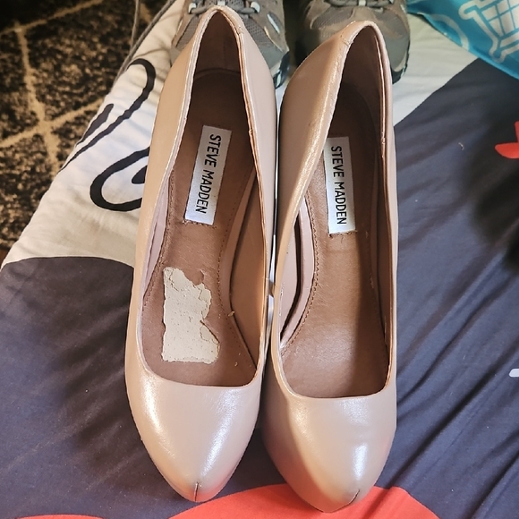 Steve Madden Nude Heels - Picture 1 of 5